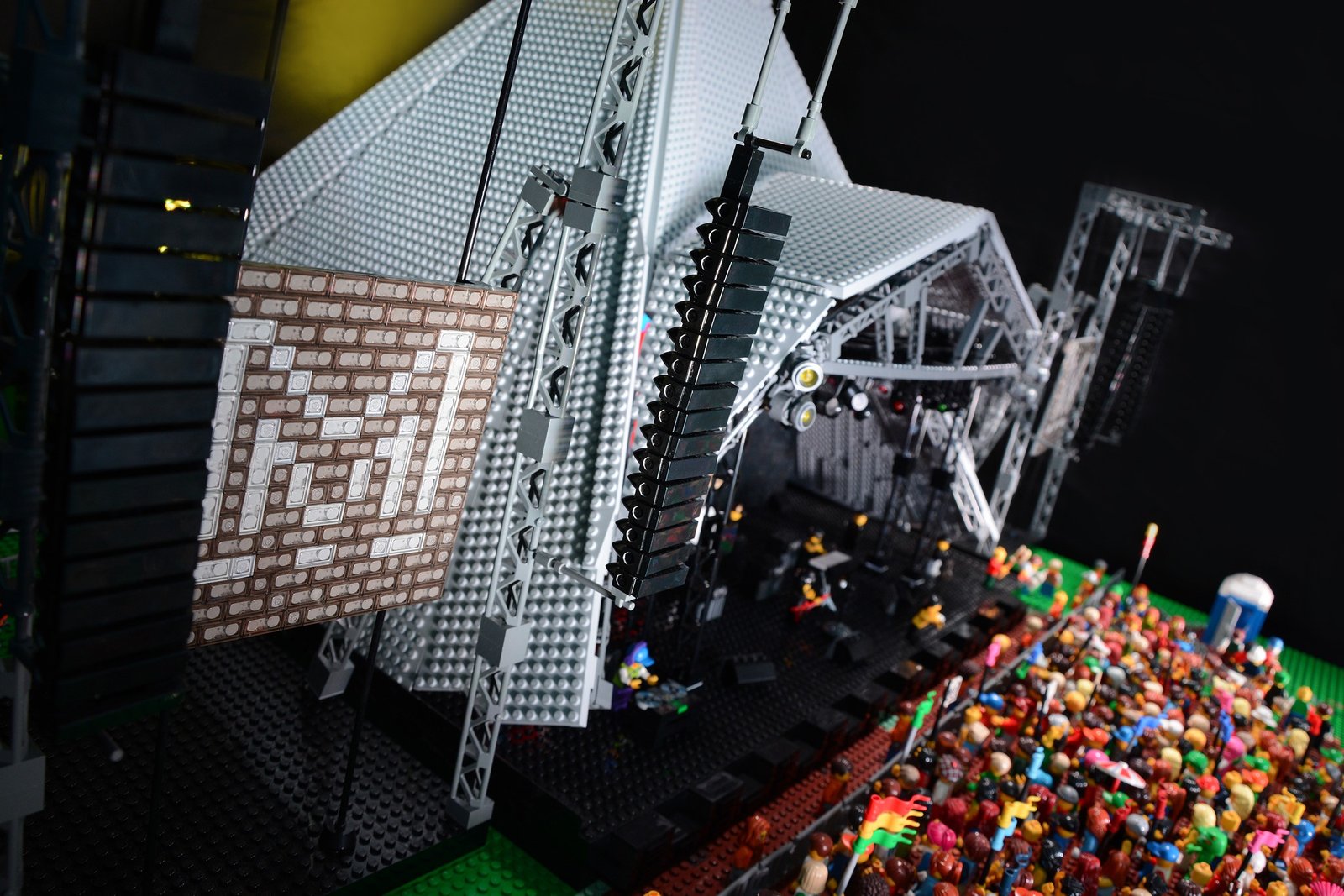 Maquette de la Pyramid stage en Lego